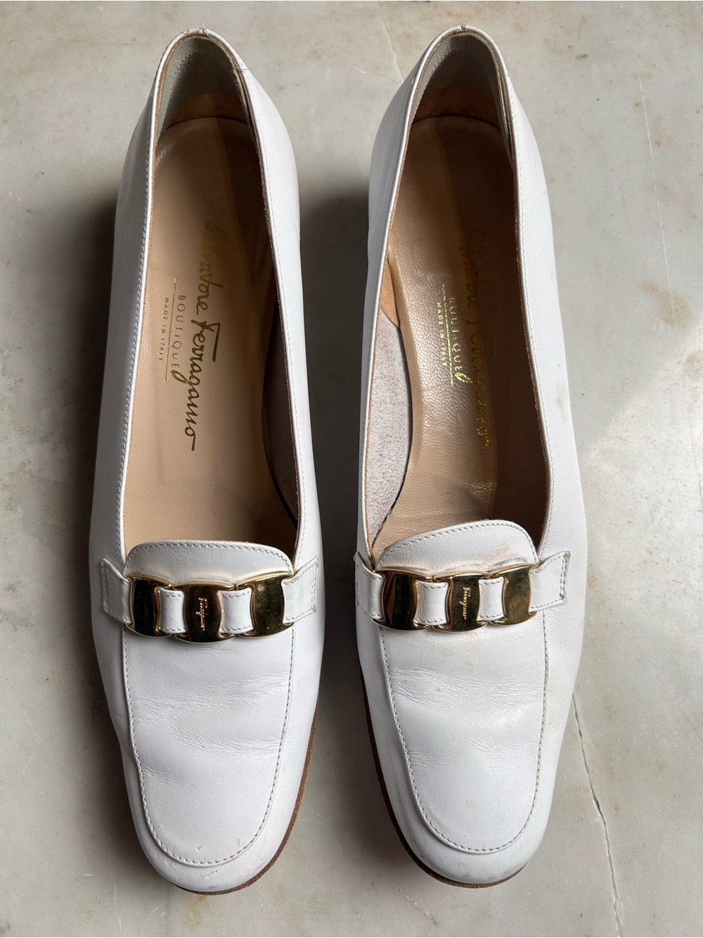 Salvatore Ferragamo Boutique Women’s White Leather Loafers with Gold Bit 8.5 A3